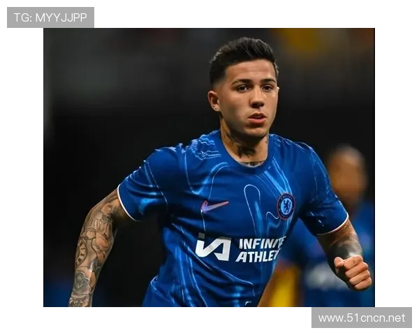 切尔西中场运转有序却缺关键连接点,节奏控制能力受限 切尔西中场运转有序却缺关键连接点,节奏控制能力受限