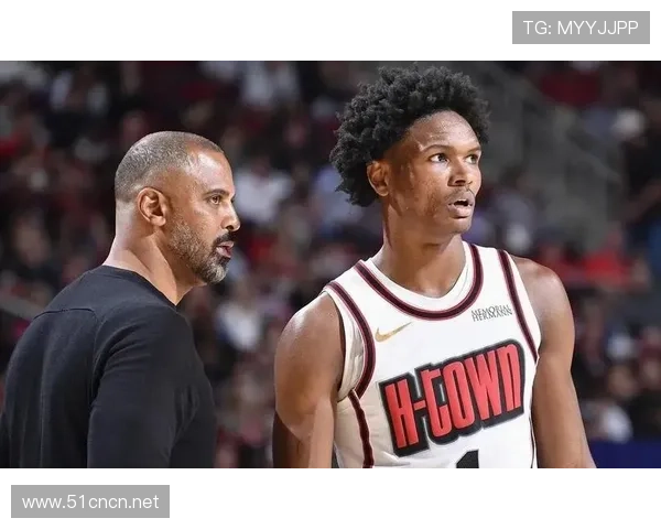 埃尔文·海耶斯内线突破拉开空间 提升球队关键攻防效率