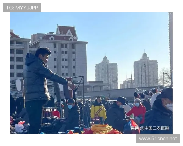 蒋林静逛菜市场，手上那块表比摊主一天收入还贵